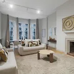 Spacious And Elegant 2br Airconditioned Trocadero Lägenhet