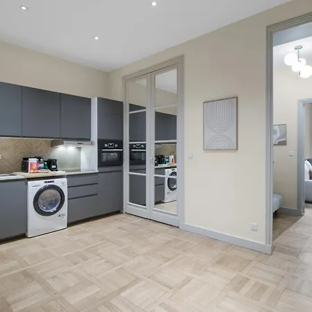 Apartman Spacious And Elegant 2br Airconditioned Trocadero *