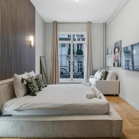 Spacious And Elegant 2br Airconditioned Trocadero *