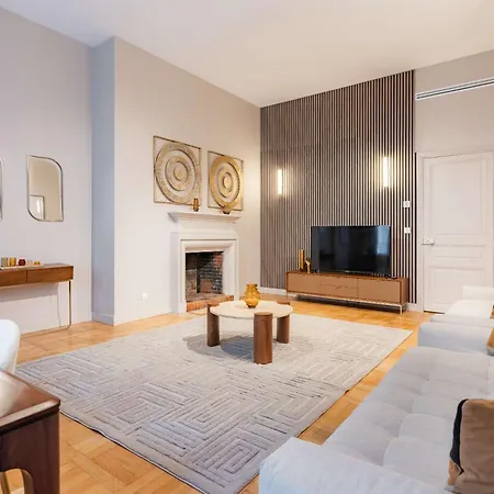 Spacious&elegant 2br Airconditioned Trocadéro * Parigi
