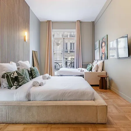 Spacious And Elegant 2br Airconditioned Trocadero
