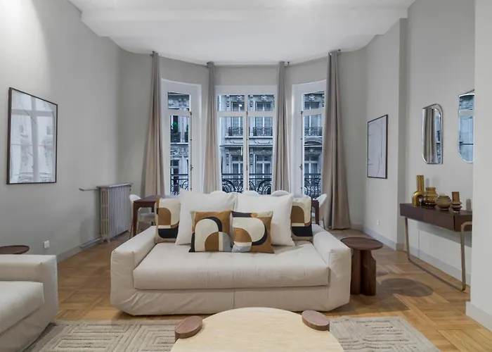 Spacious&elegant 2br Airconditioned Trocadéro Apartamento París