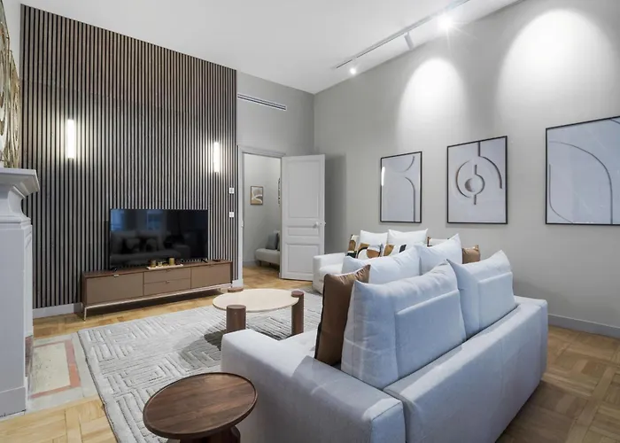 Spacious&elegant 2br Airconditioned Trocadéro Apartamento *