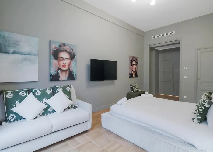 Spacious And Elegant 2br Airconditioned Trocadero *
